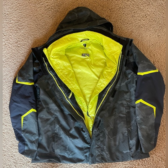 Obermeyer men’s ski jacket with zip out lining. 2XL. - Picture 3 of 9